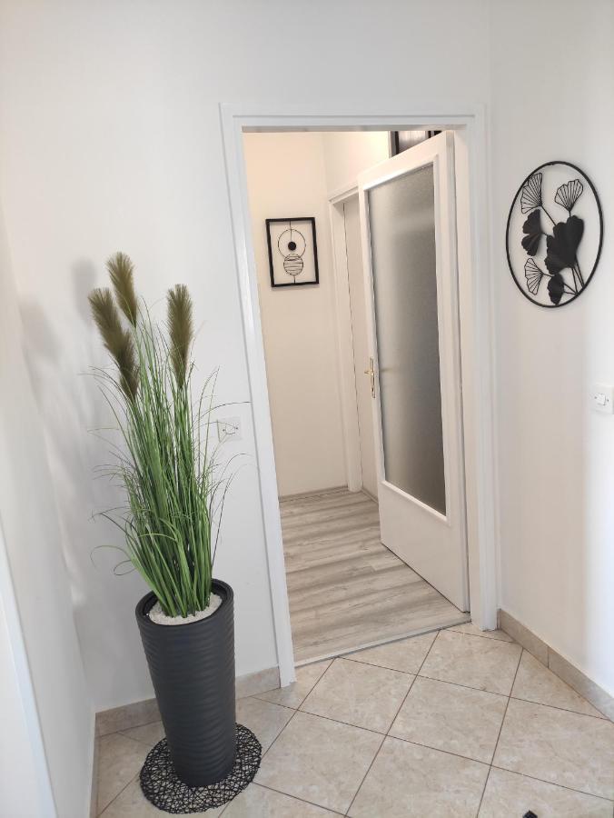 Apartman Iris S Terasom Ριέκα Εξωτερικό φωτογραφία